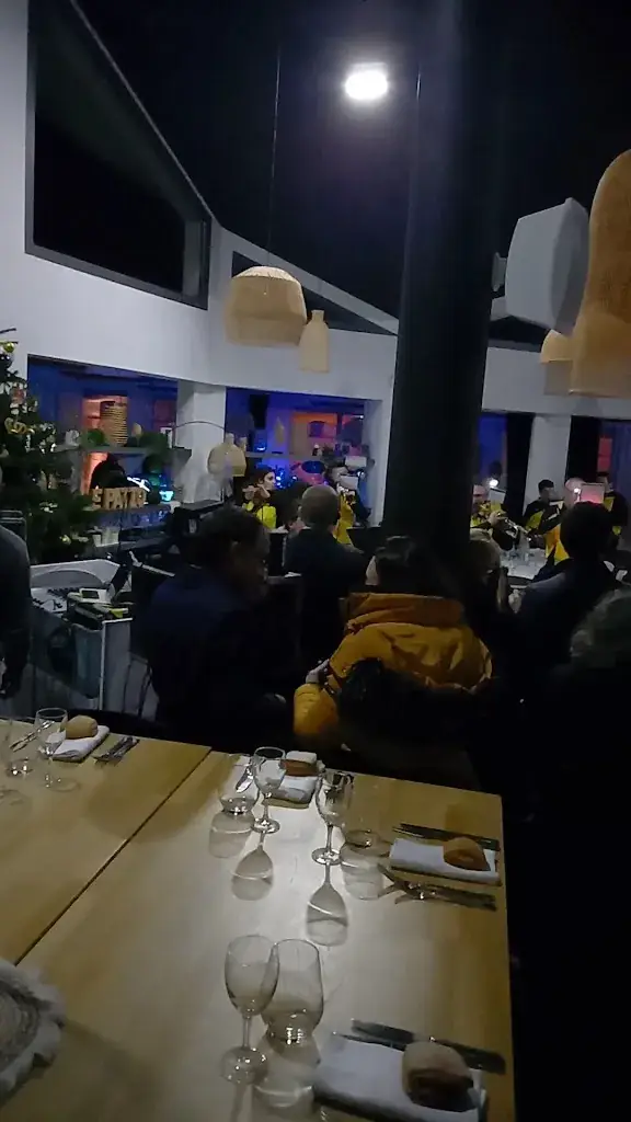 Brit Hotel Country De Vitré restaurant in Étrelles