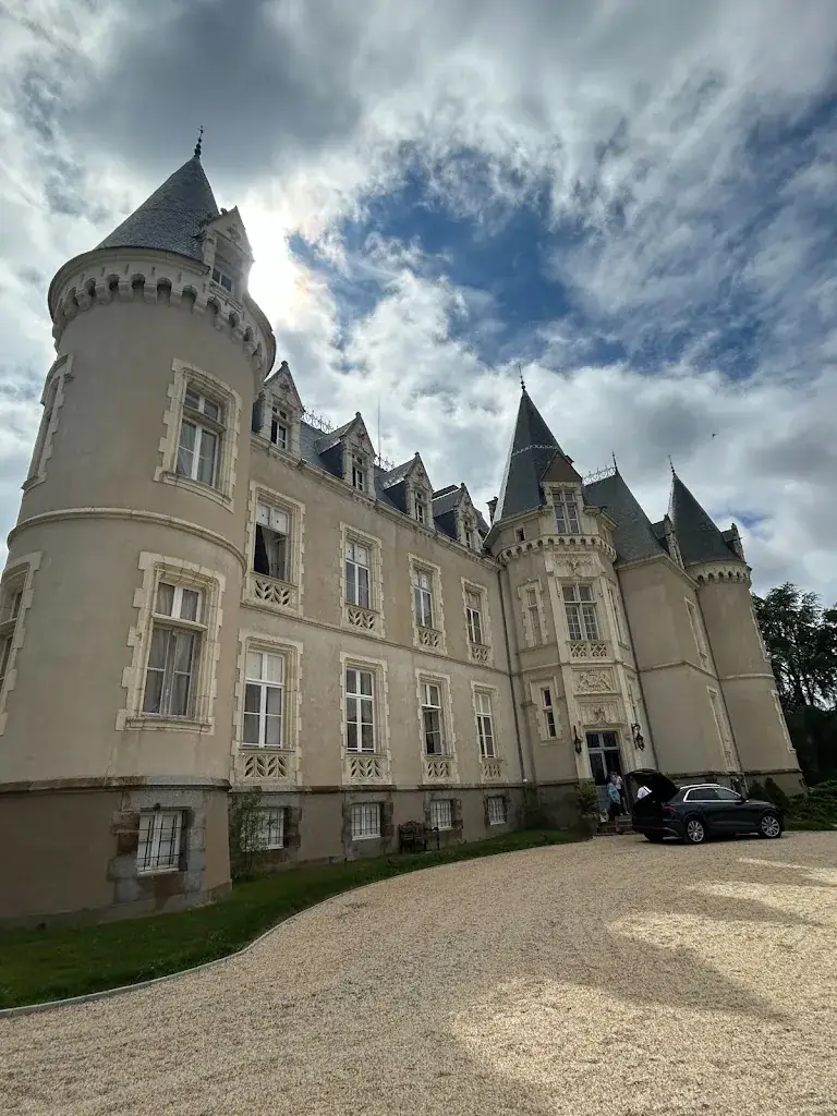 Xandra Blacklaws_Château des Tesnières_Torcé_review