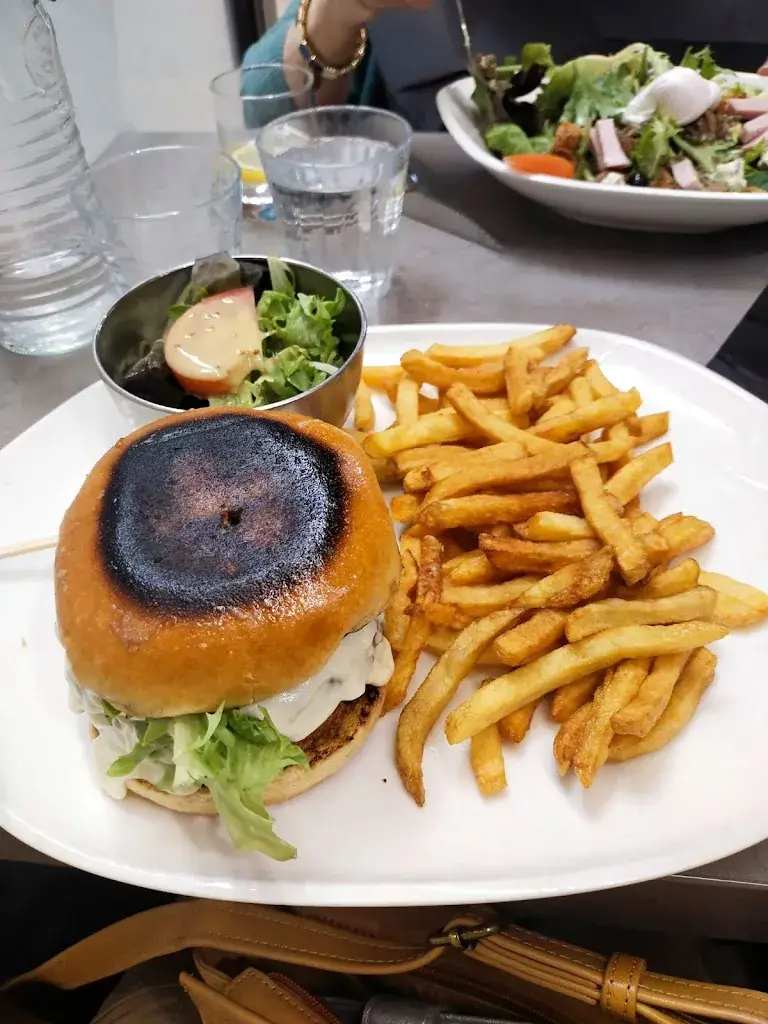 Mireille Lierley_Auguste Café Comptoir_Beynost_review