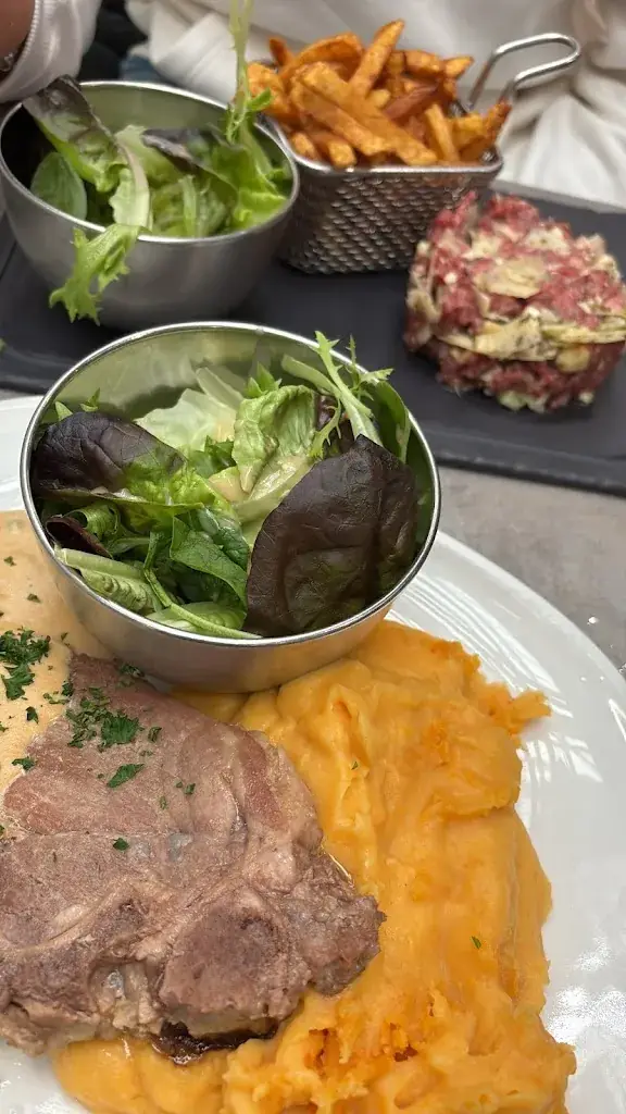 Laura Vouillon_Auguste Café Comptoir_Beynost_review