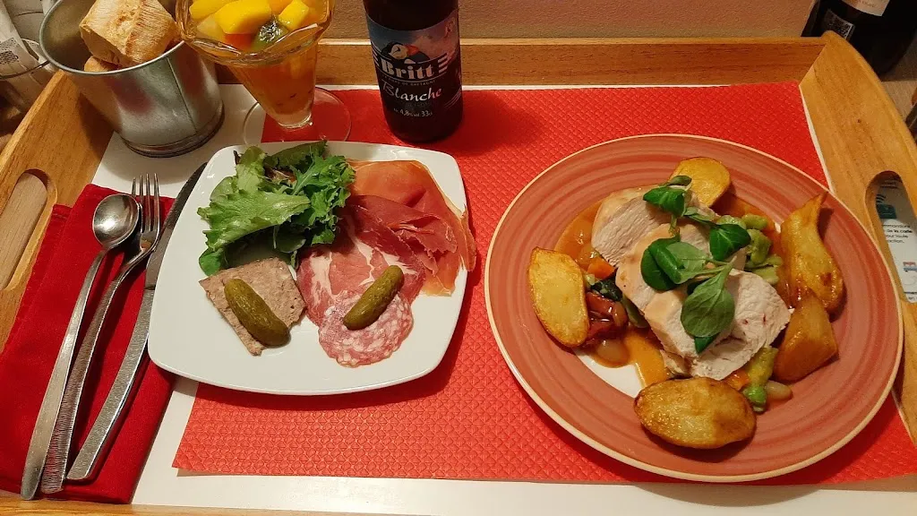 Gabriele Bozzola_BRIT HOTEL Le Kerodet_Ergué-Gabéric_review