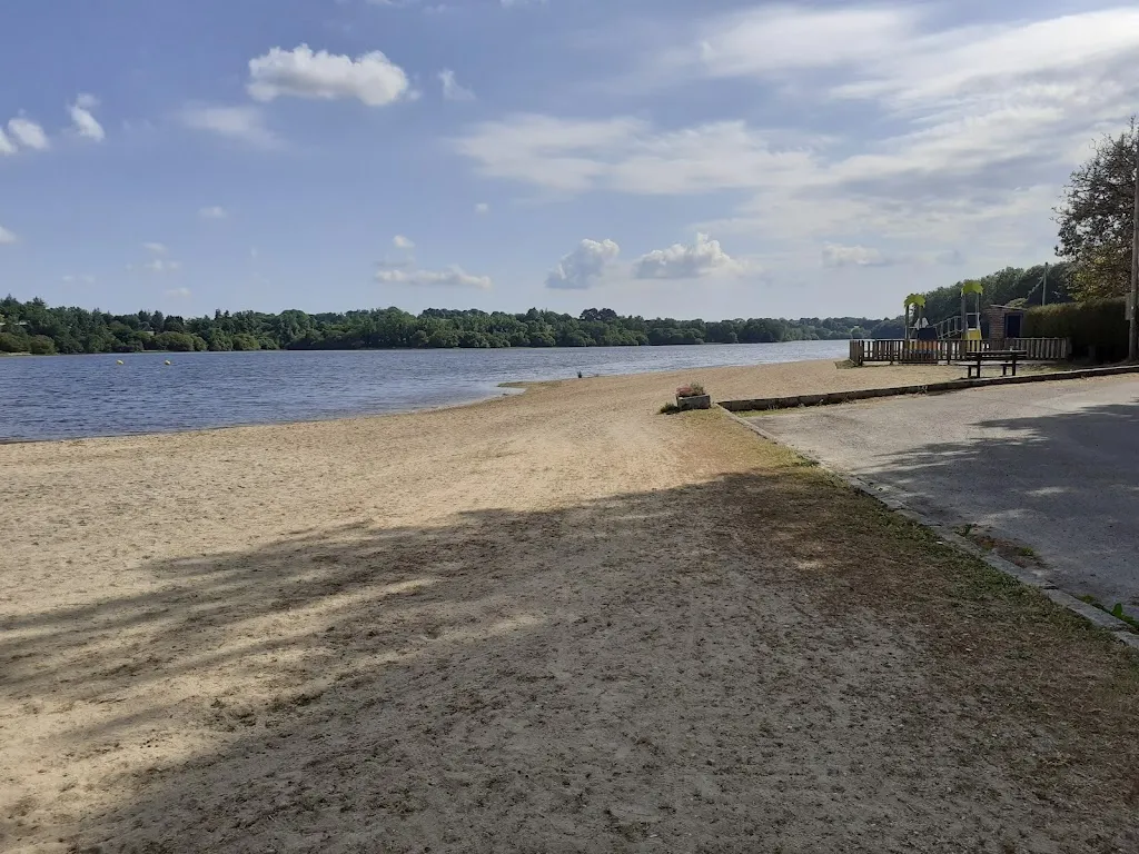 Cabane du lac restaurant in Glomel