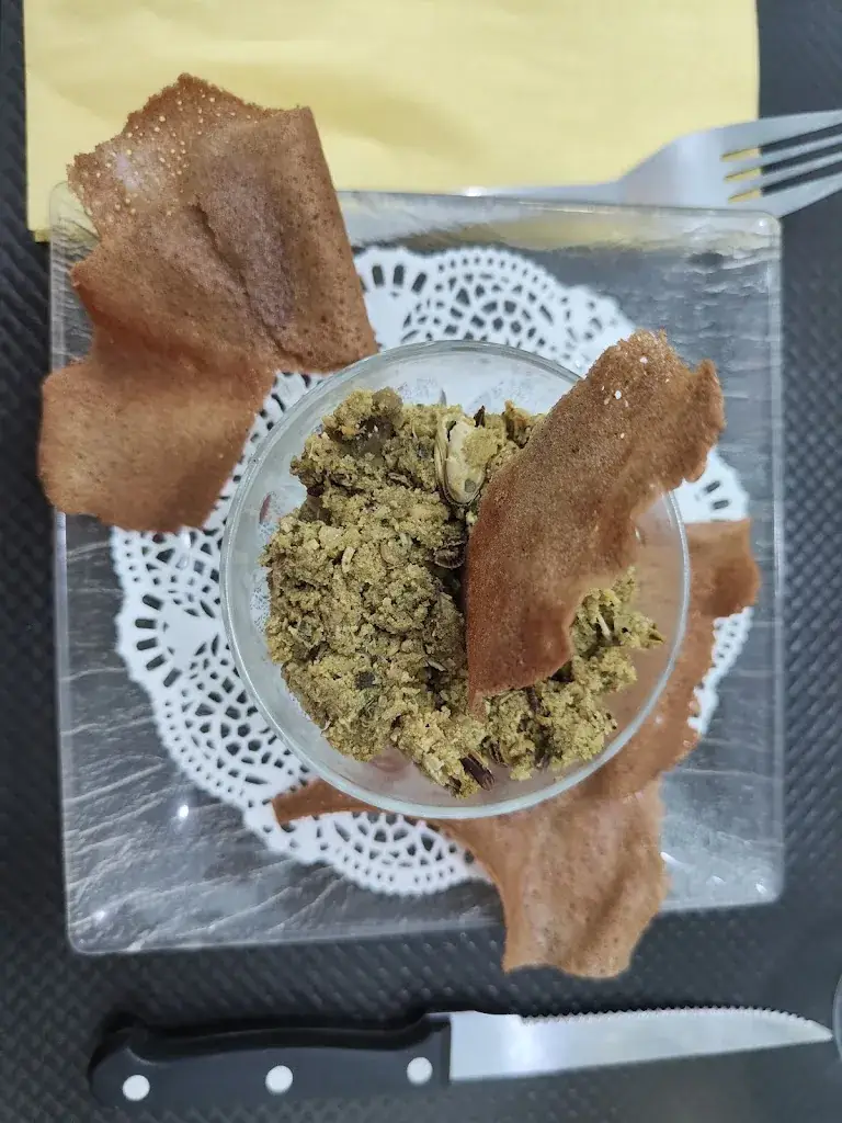 Pauline Joubert_Aux tables de l'Estuaire_Camoël_recensione