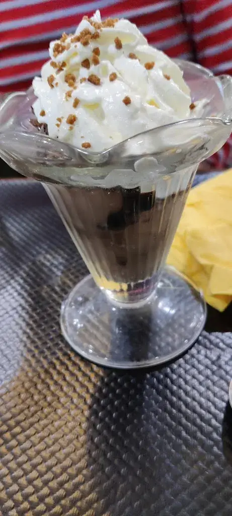 Nathalie Schlosser_Aux tables de l'Estuaire_Camoël_recensione