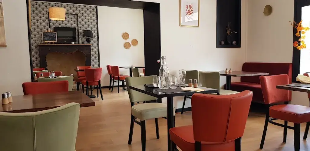 Aux tables de l'Estuaire Restaurant in Camoël