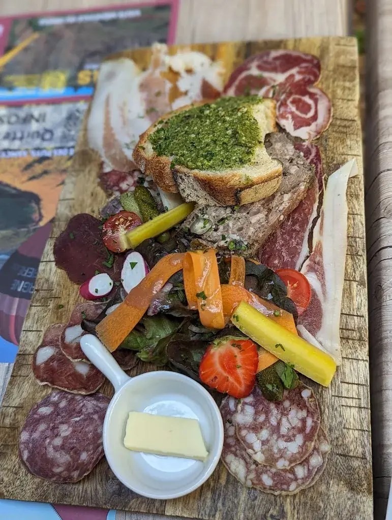 L'trone Phoenix_Les Petits Ventres_Billom_reseña