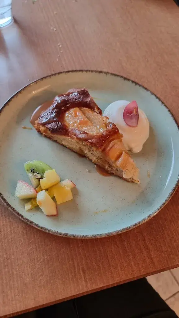 Amélie Folleas_Les Petits Ventres_Billom_reseña