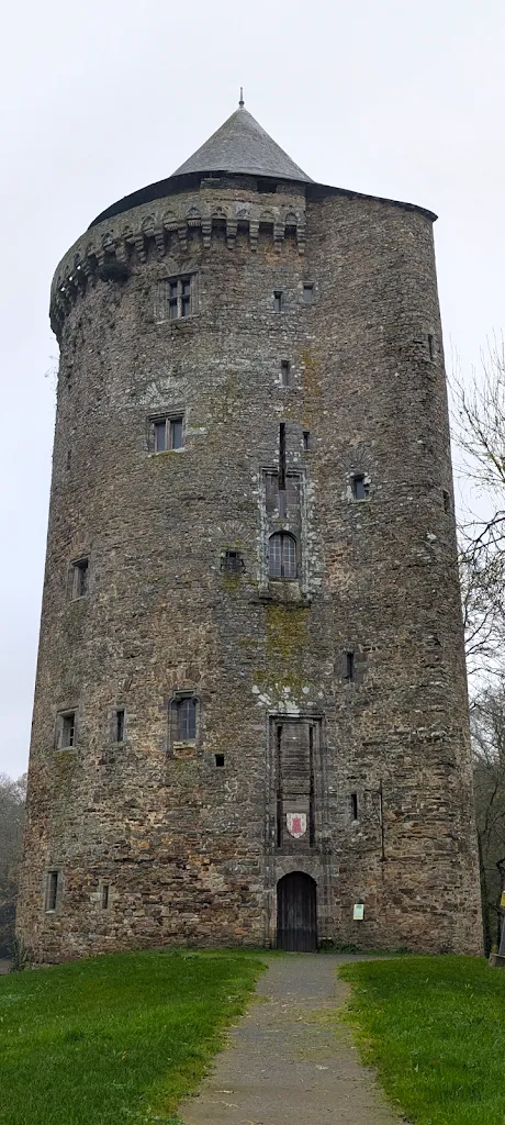 Darrell C_Grand-Fougeray Tower_Grand-Fougeray_recensione