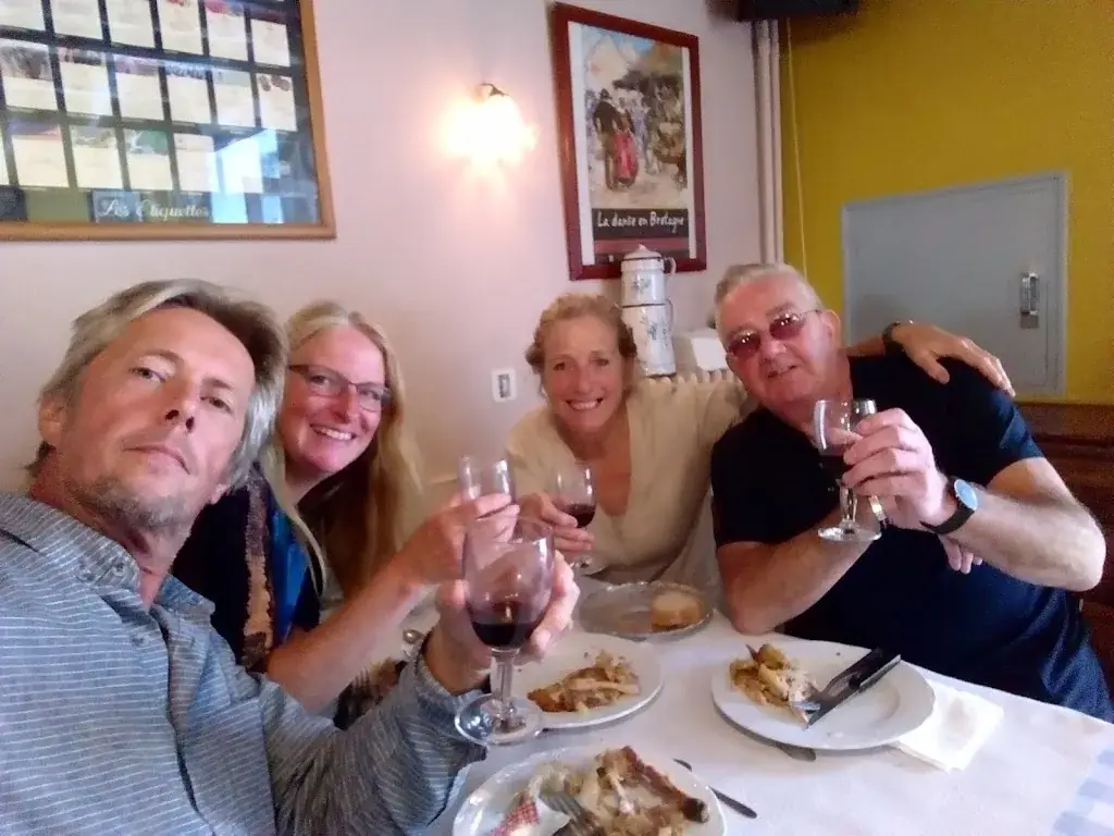 Elizabeth Hoare_Les Trois Marchands_Guémené-sur-Scorff_review