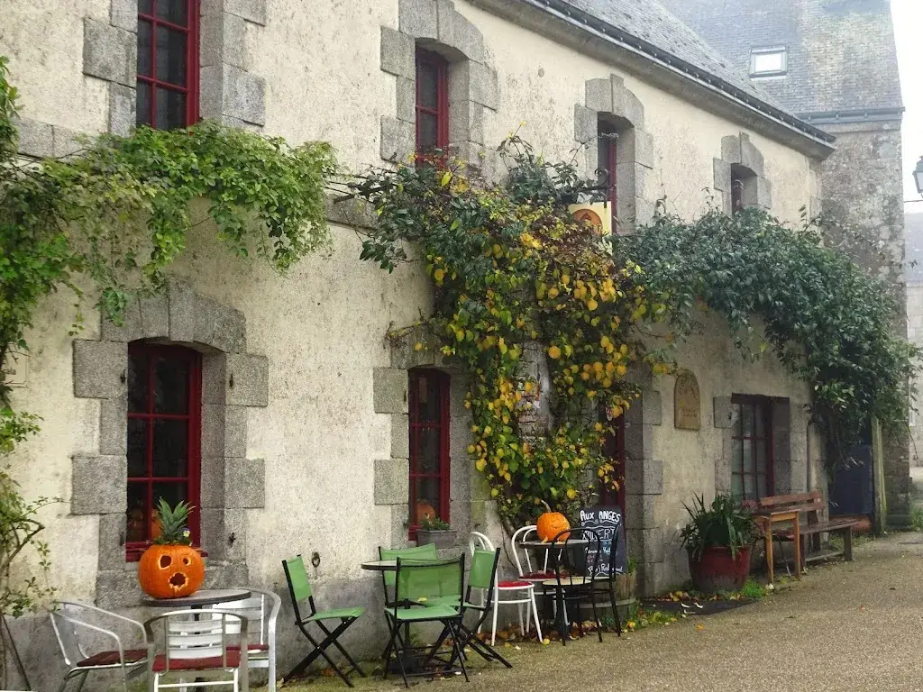 Magali MARC_AUX ANGES_Guern_recensione