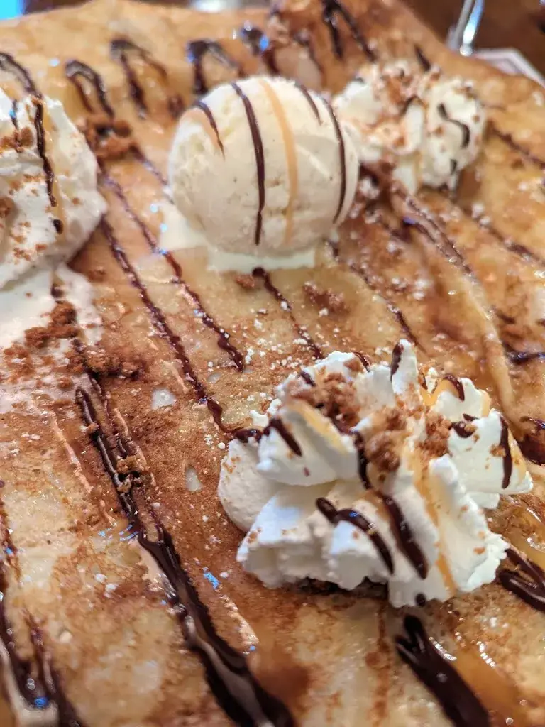 Phoebe Thomas_La Gargouille_Guerno_review