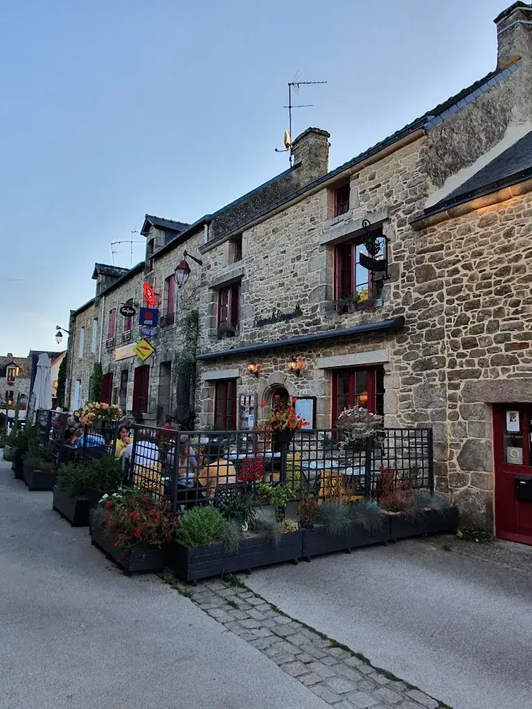 Kevin Dickey_La Gargouille_Guerno_review