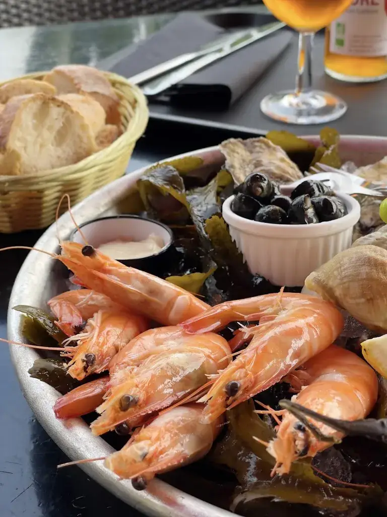 Damian Dessler (BadChaker)_Nicolas Nonnet Dégustation huîtres fruits de mer_Fréhel_reseña