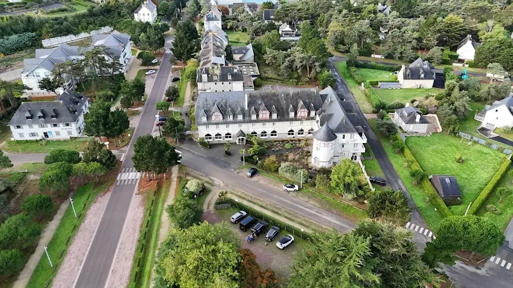 Alan Dibb_Hôtel de Diane_Fréhel_review