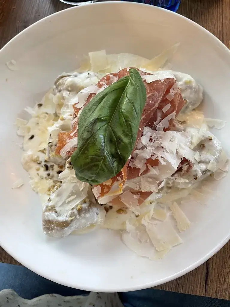 Lilou A007_Gargantua_Guichen_review