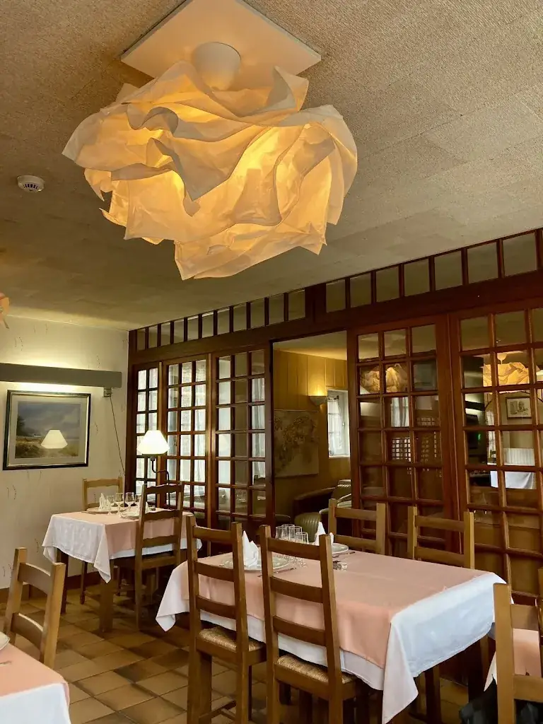 hotel restaurant les monts d'arree guerlesquin ristorante a Guerlesquin