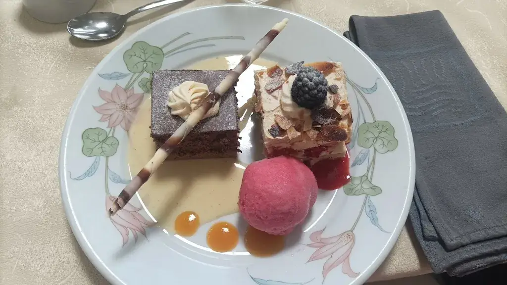 Patricia Le Cuziat_Le Doyen_Ploumilliau_review