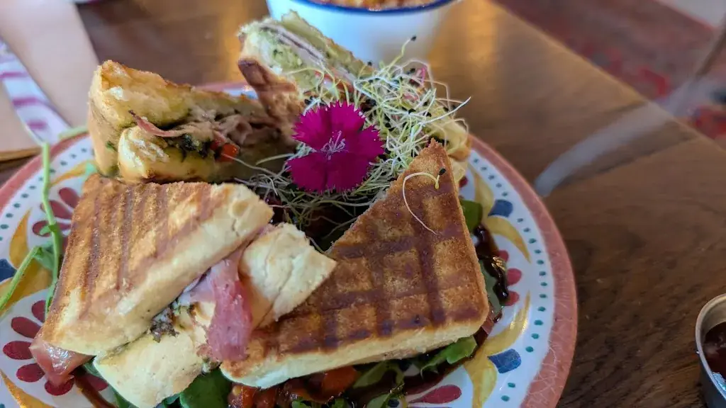 Théo Mottet_L'Echappée_Morlaix_review