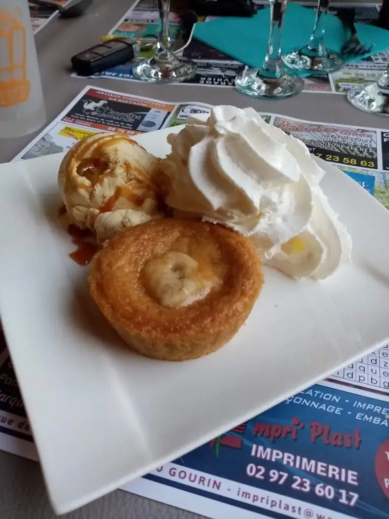 Marie-Aude DIAZ_Le Canotier_Guiscriff_review