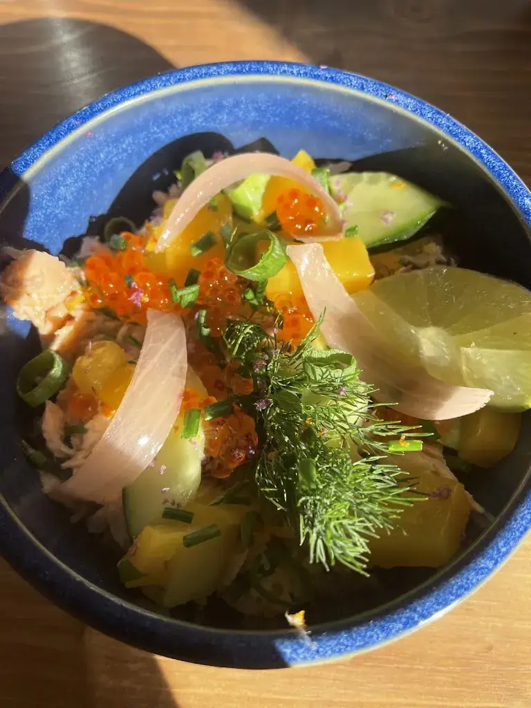 Céline LEUTELLIER_Les Volets Bleus_Fougères_review