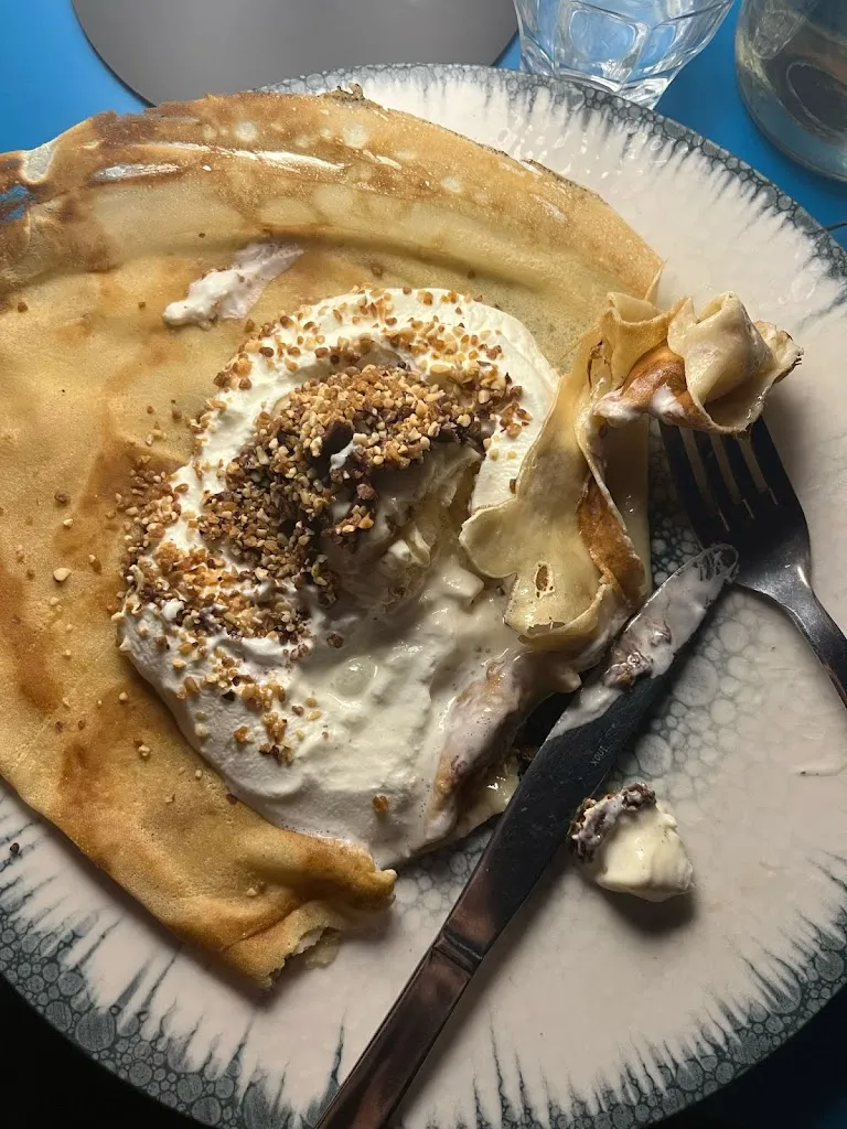 Léonie LHOMMELAIS_La Broustal_Fougères_recensione