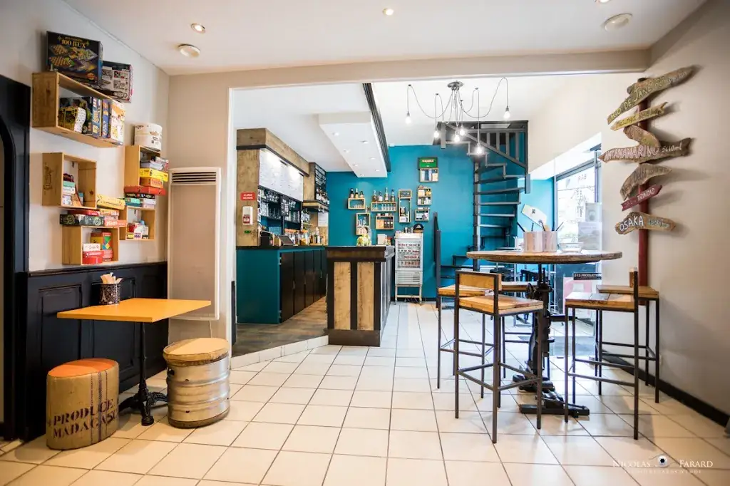 Le Ravinala, Bar à ambiance tropicale restaurant à Fougères