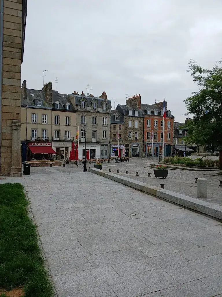 Le Café de Paris_Fougères_slider_image_3