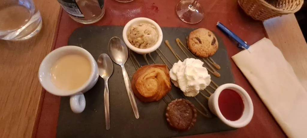 Alexandra ISPAS_Les Vins et une fourchette_Fougères_review