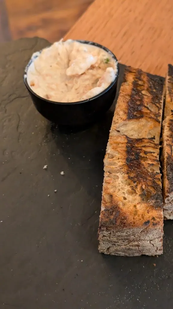 Elaine Gardner_Les Vins et une fourchette_Fougères_review