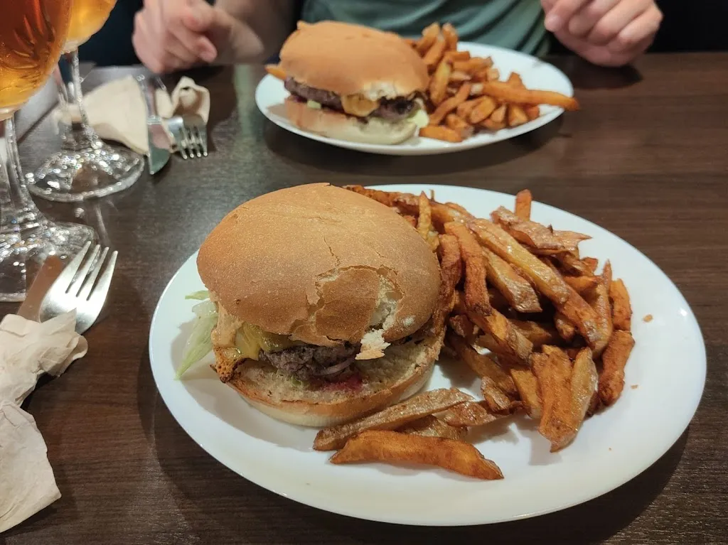 Ewald_3F - Friends Family & Food_Fougères_review