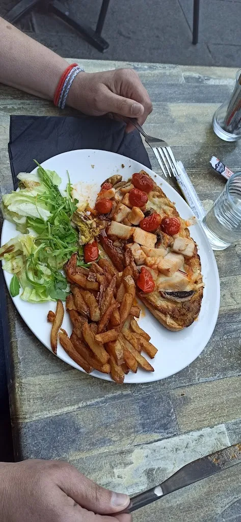 Renaud LEJUS_3F - Friends Family & Food_Fougères_review