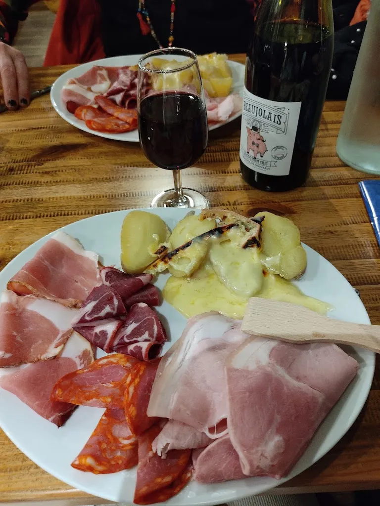 3F - Friends Family & Food_Fougères_slider_image_2