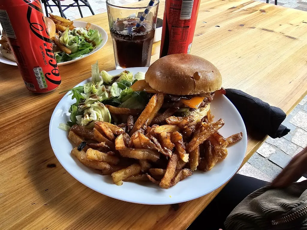 3F - Friends Family & Food_Fougères_slider_image_3