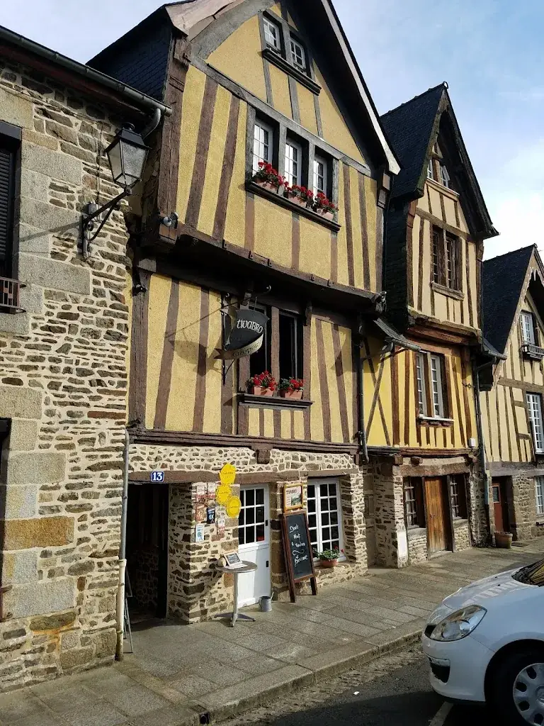 Tamara Evans_Crêperie Tivabro_Fougères_review