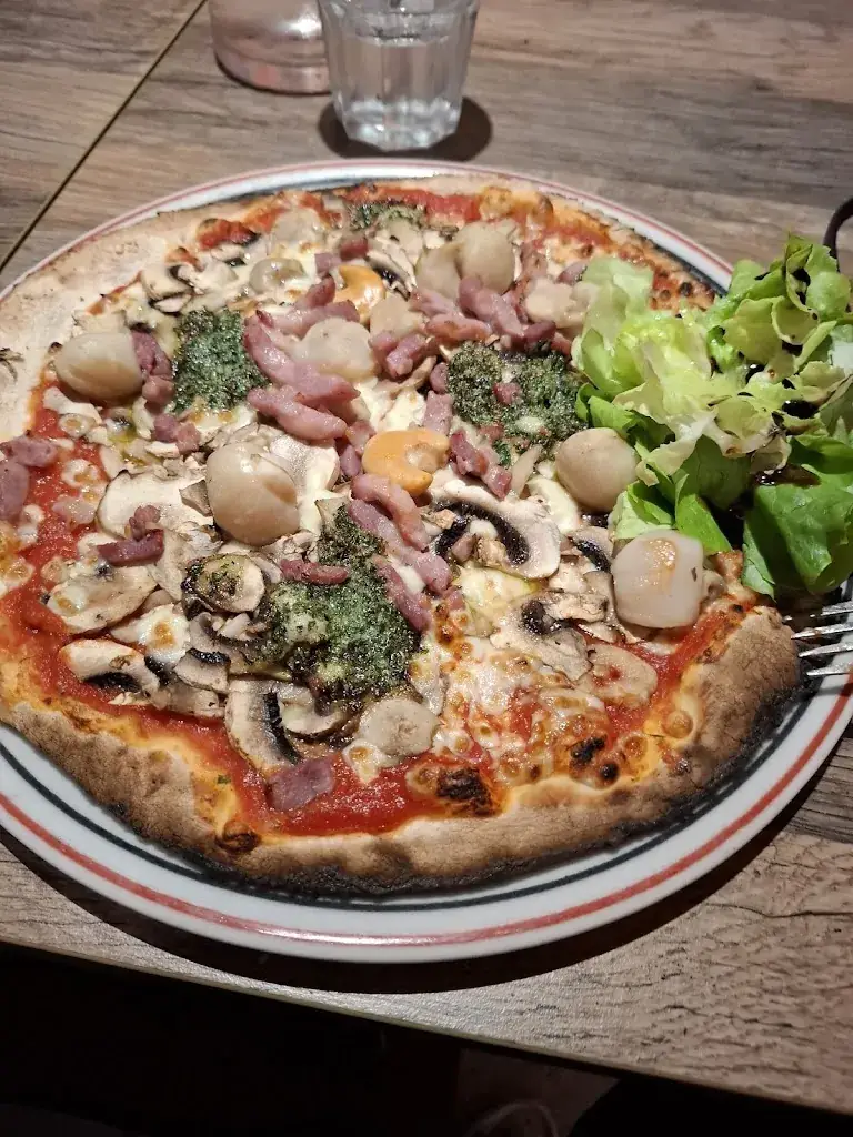 Pizzéria Le Capri_Fougères_slider_image_3