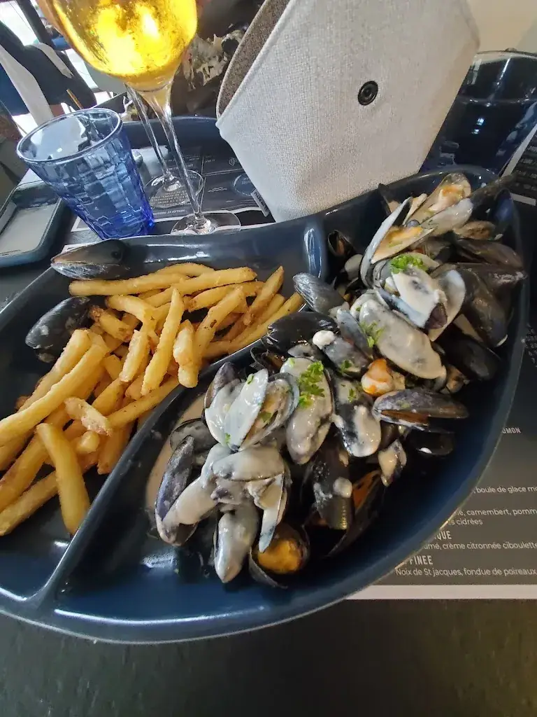 Cécile Thomy_Les terrasses de l’océan_Guidel_review