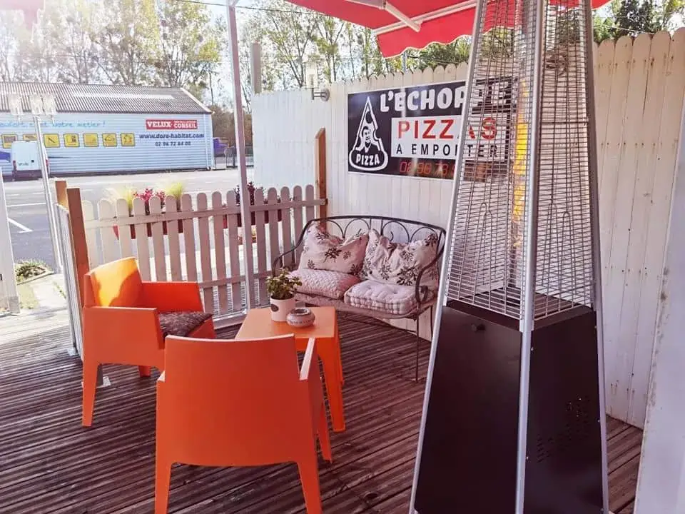L'Echoppe PIZZERIA restaurant in Hénon