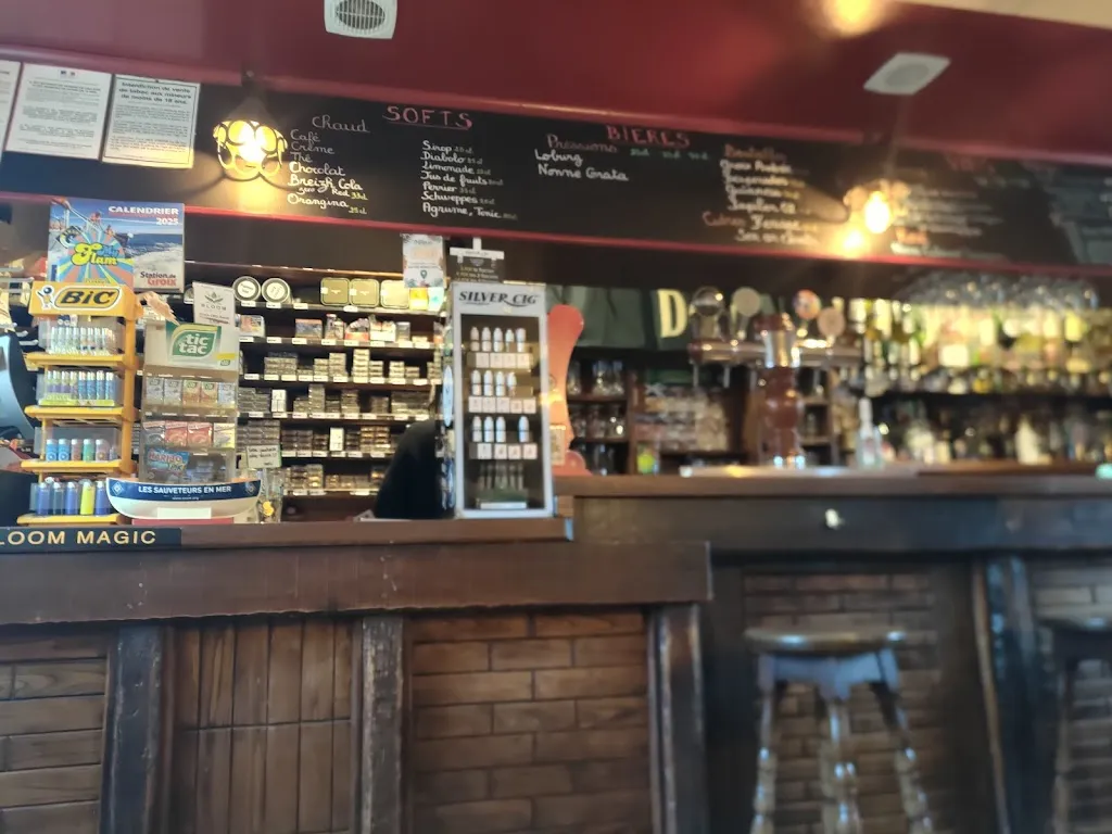 cla cyr_Pop's Tavern_Groix_review