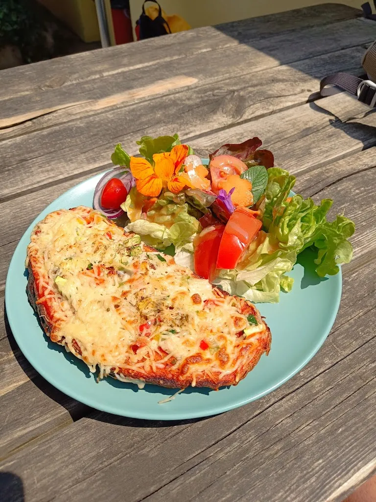 Béa R_Pop's Tavern_Groix_review