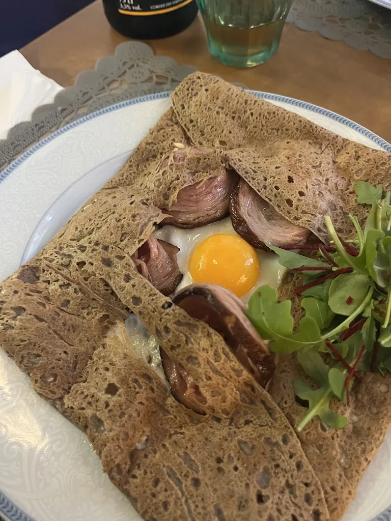 Mara Des Bois_Bar Crêperie La Chaloupe_Groix_review