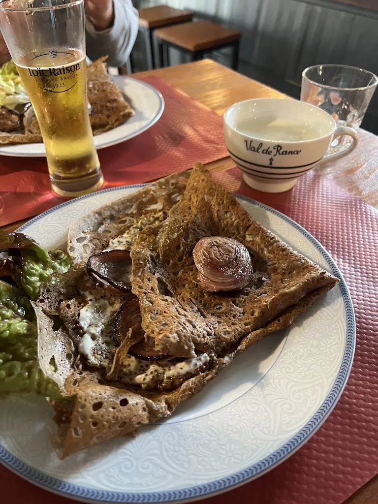 laura menguy_Bar Crêperie La Chaloupe_Groix_review