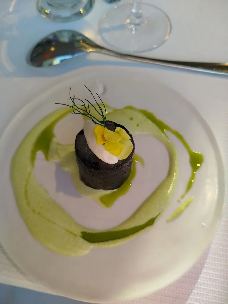 Pascal LE MENTEC_Hôtel de la Marine_Groix_review