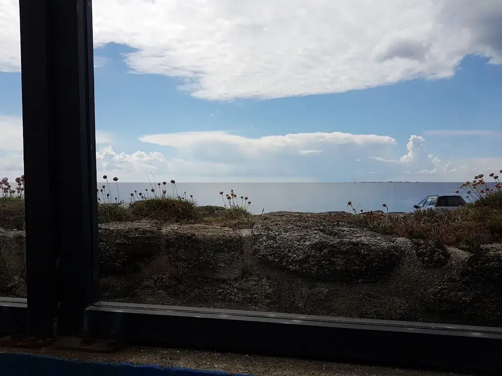 Philipp F_An Atoll_Guilvinec_review