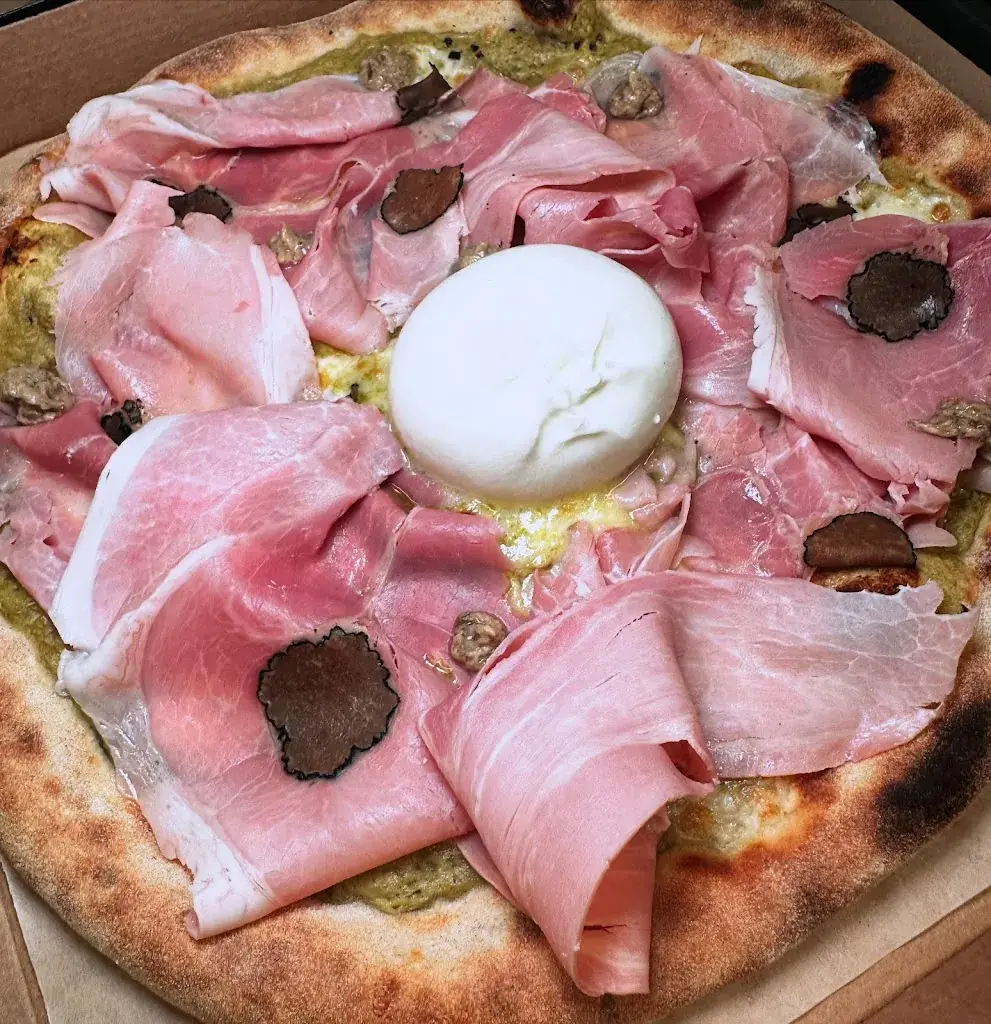 Complices & Pizza_Bonneville_slider_image_3