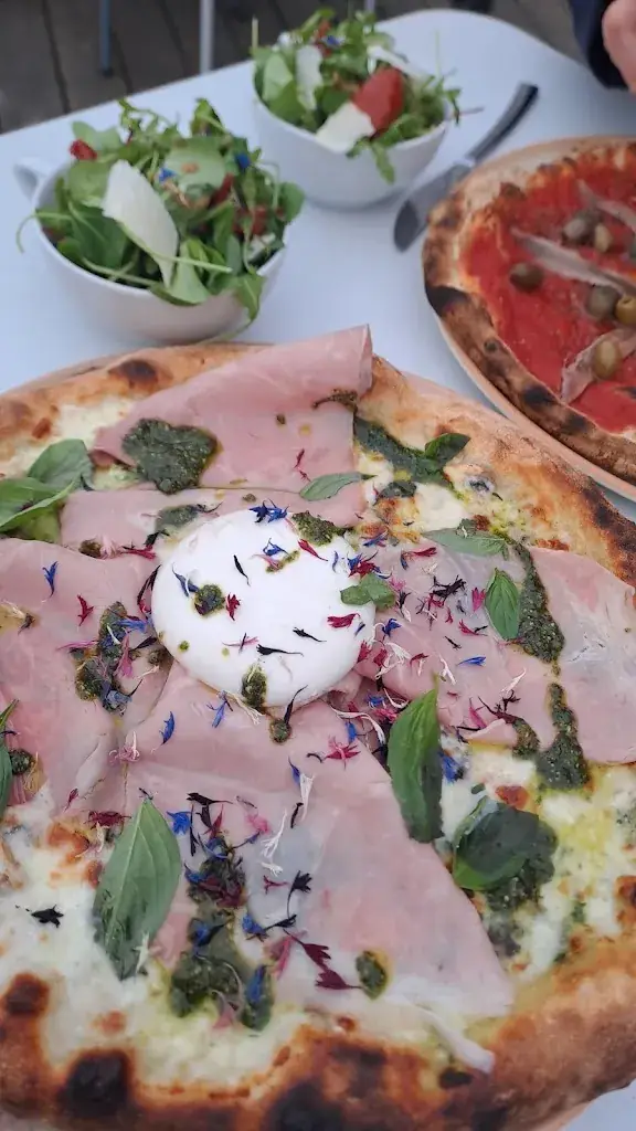 Aurore Calvel_L'Estaque_Guingamp_review