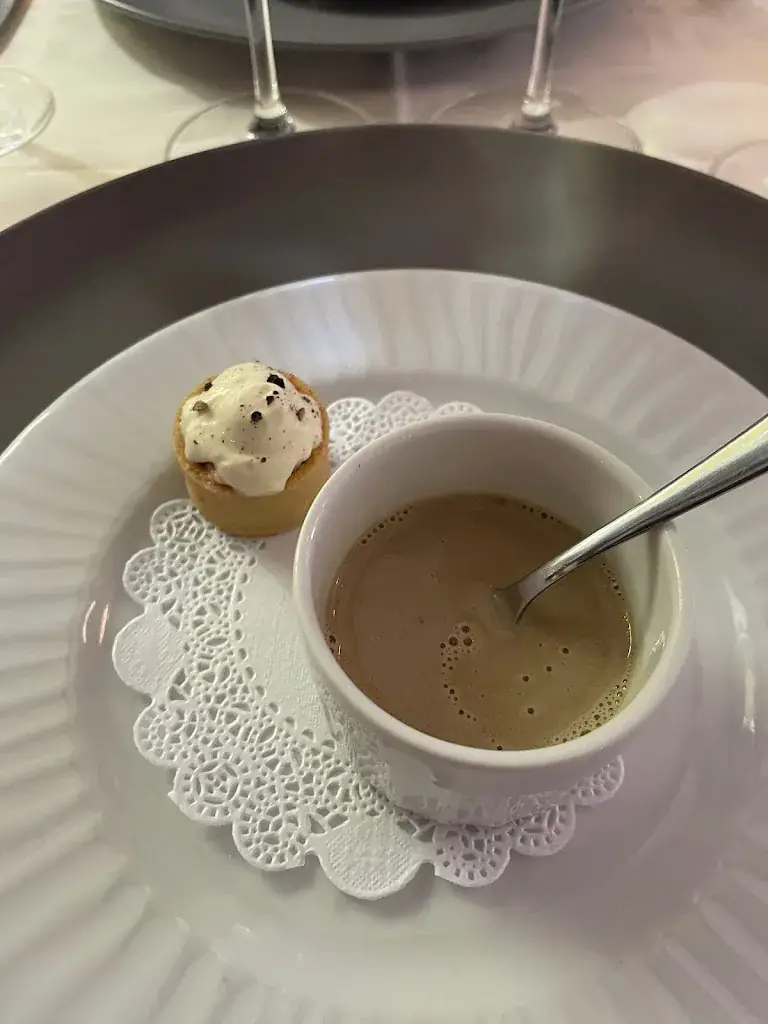 Cj V_La Fermette_Matignon_review