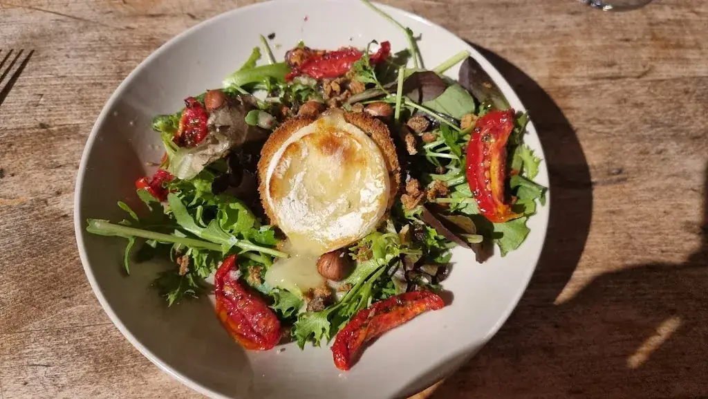 Devi Anna Chacon_Le Col Vert_Saint-Symphorien_review