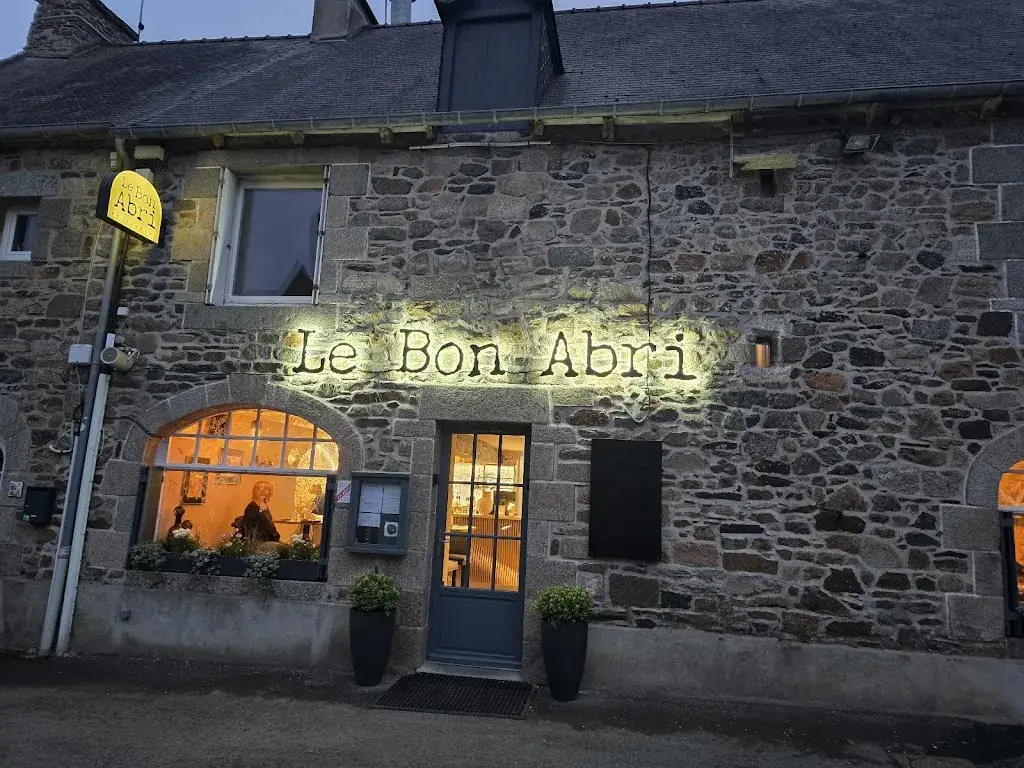 Carole Treust_Le Bon Abri_Hillion_review