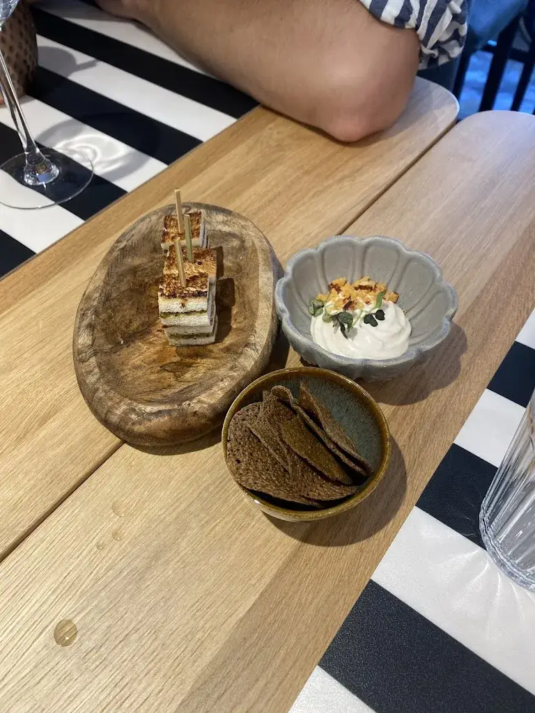 Mathis Campana_Le Bon Abri_Hillion_review