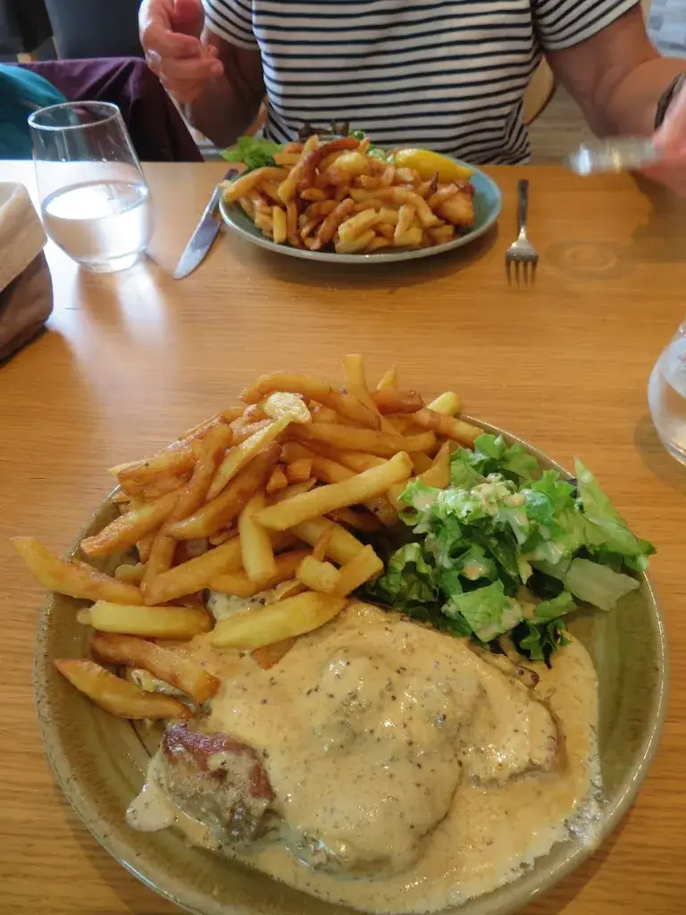 Café de la Place_Boussac_slider_image_3